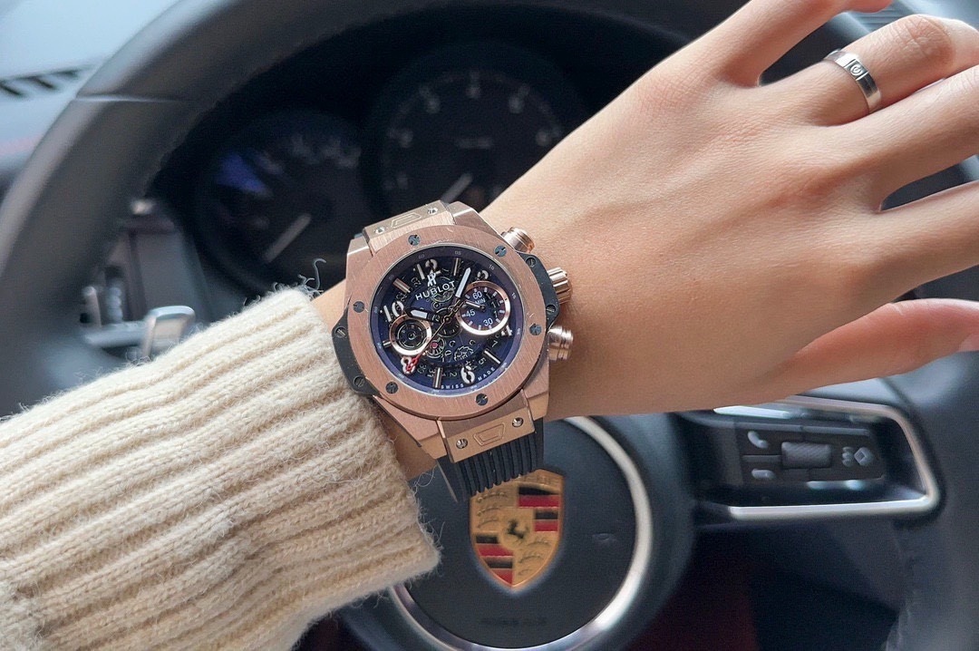 恆寶 Hublot精品男士腕表，勁爆鏤空設計，技藝精湛，獨具匠心，尊貴大氣，紳士風範。採用全自動機械機芯，頂級316精鋼表殼，天然橡膠錶帶，礦物質超強鏡面，尺寸43*13
