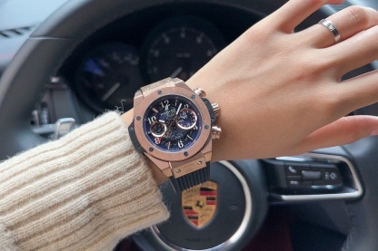 恆寶 Hublot精品男士腕表，勁爆鏤空設計，技藝精湛，獨具匠心，尊貴大氣，紳士風範。採用全自動機械機芯，頂級316精鋼表殼，天然橡膠錶帶，礦物質超強鏡面，尺寸43*13