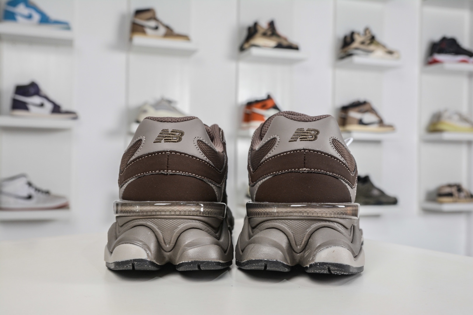 新百倫New Balance NB9060 巧克力棕 U9060493 全
Size：36 37 37.5 38 38.5 39 40 40.5 41 42 42.5 43 44 45 45.5 46.5