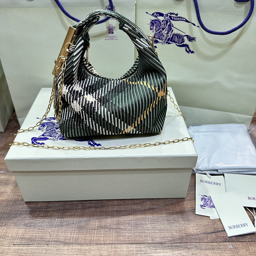 迷你鏈條版Peg手拿包全新mini
新增可拆卸金屬鏈條 實用性更強
尺寸16×10× 26cm.