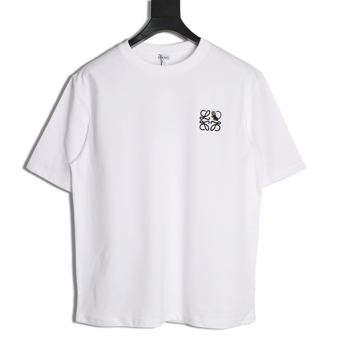 🔝LOEWE X LOUIS WAIN 羅意威 貓咪刺繡短袖T恤
定制緞光精密超柔錦棉，採用進口機刺繡工藝，精度高，線條流暢而細膩，面料都經過澆洗，手感質感更佳，不易變形，不易縮水，不易褪色，寬松版型
B Size：S-XL
