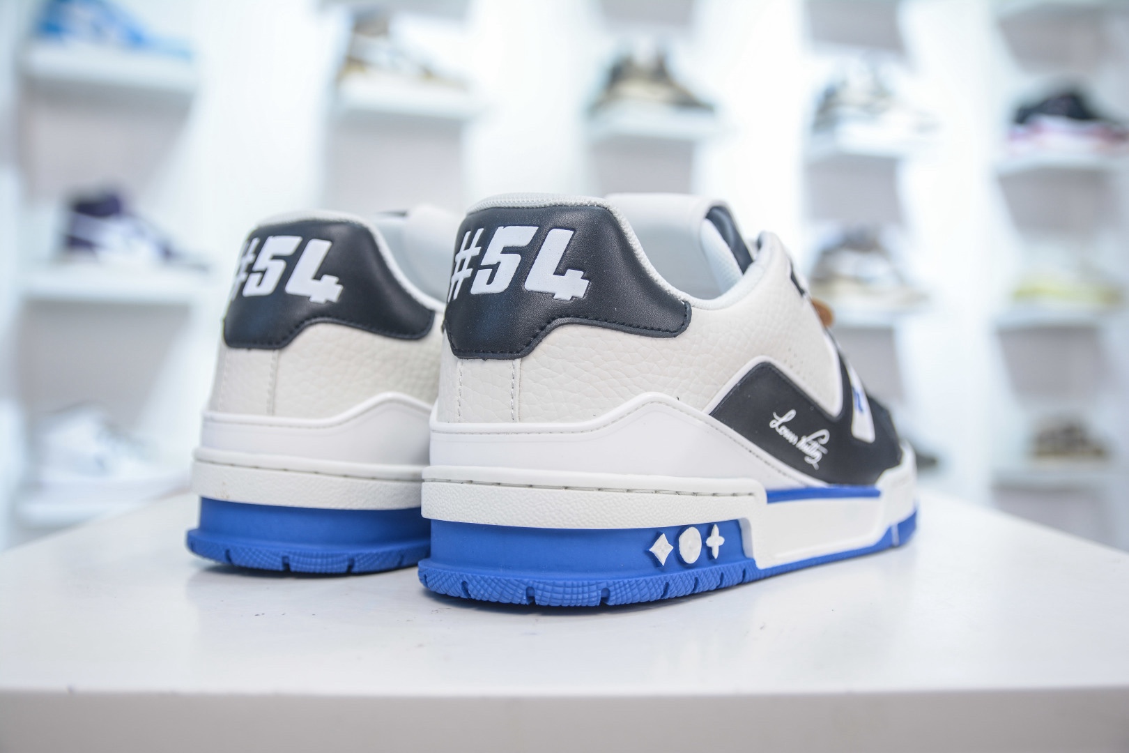 
 Louis Vuitton Trainer lv時裝走秀運動鞋 
尺碼：39 40 41 42 43 44 45 46