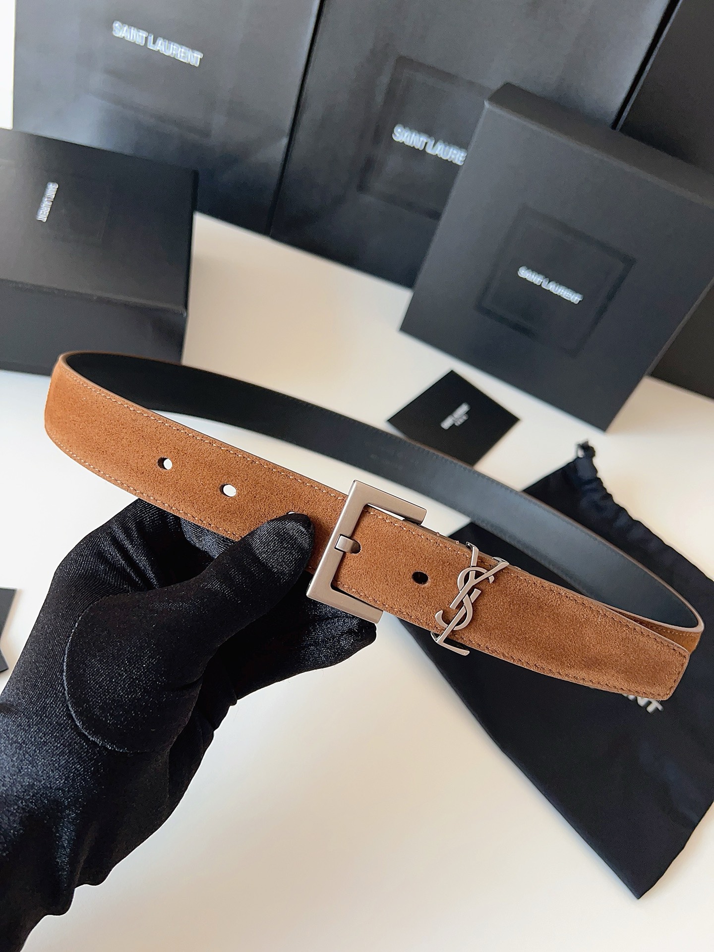 
ysl聖羅蘭2026女士新款腰帶，冬季爆款絨面原版皮，方形搭扣配以ysl標識腰帶環，女士冬季必備款，寬度3.0cm