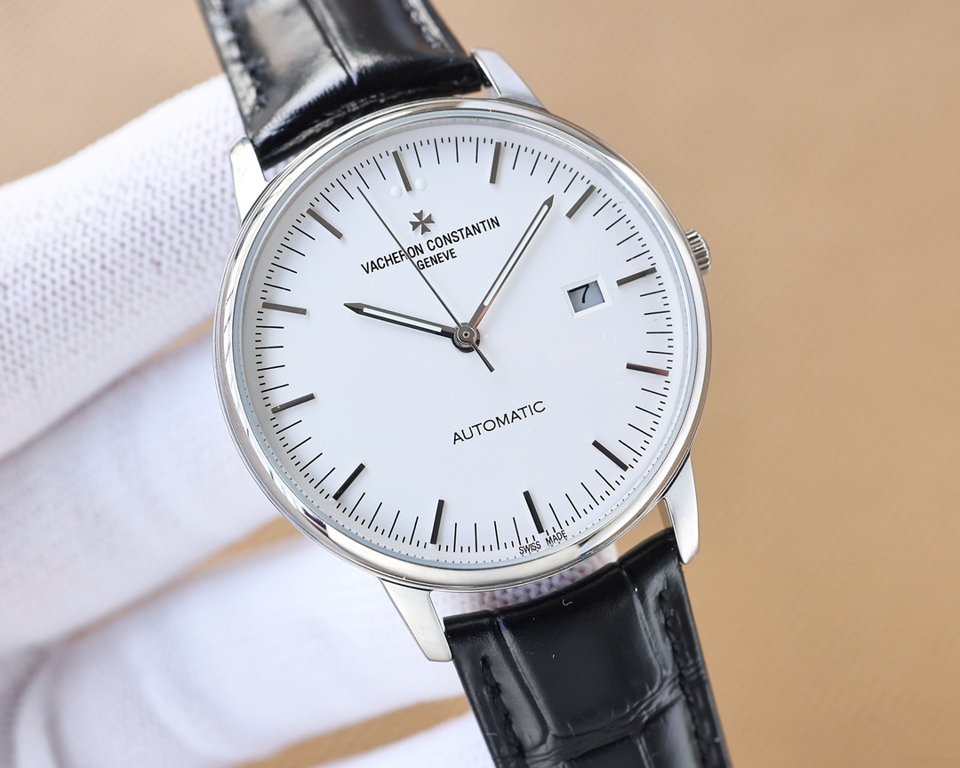 
TW 最新熱門款🔥】江詩.丹頓🆕Vacheron constantin 經典之美品鑒江詩.丹頓傳承系列腕表！
1⃣️團隊歷時9個月精心設計，敢為人先，力求完美，突破多層技術瓶頸💪
2️⃣ 市場獨家最新鍋蓋玻璃材質，超強的3D立體感，超薄工藝，超強夜光，直徑42mm👏
3️⃣款式採用原裝9015®機芯，每小時振頻28800次，零返修®質量✅
4⃣️ 錶盤上採用經典獨家內影，更顯示出這款腕表的華貴氣質🕶
5⃣️ 款式搭配意大利牛皮讓手腕更貼合舒適
   🔥頂級出品 精品不斷🔥