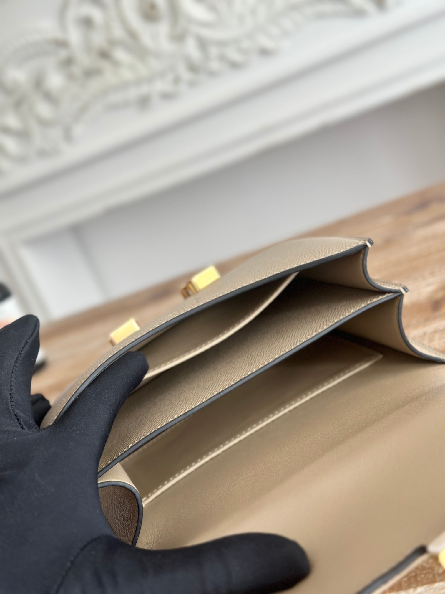 康康  空姐包  
constance  19cm  
epsom掌紋小牛皮  半收工  蠟線縫製