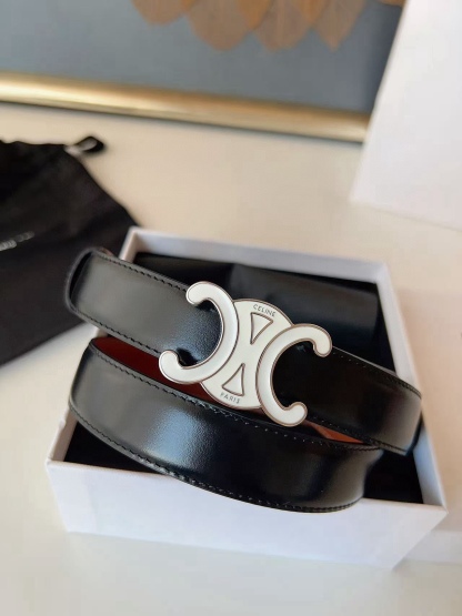CÉLINE  凱旋門家新款ALIX 中號25毫米雙面腰帶
這款採用牛皮革，滴膠飾面，可拆卸橢圓形搭扣，雙面腰帶，TRIOMPHE雙面飾釘.
寬度：2.5cm