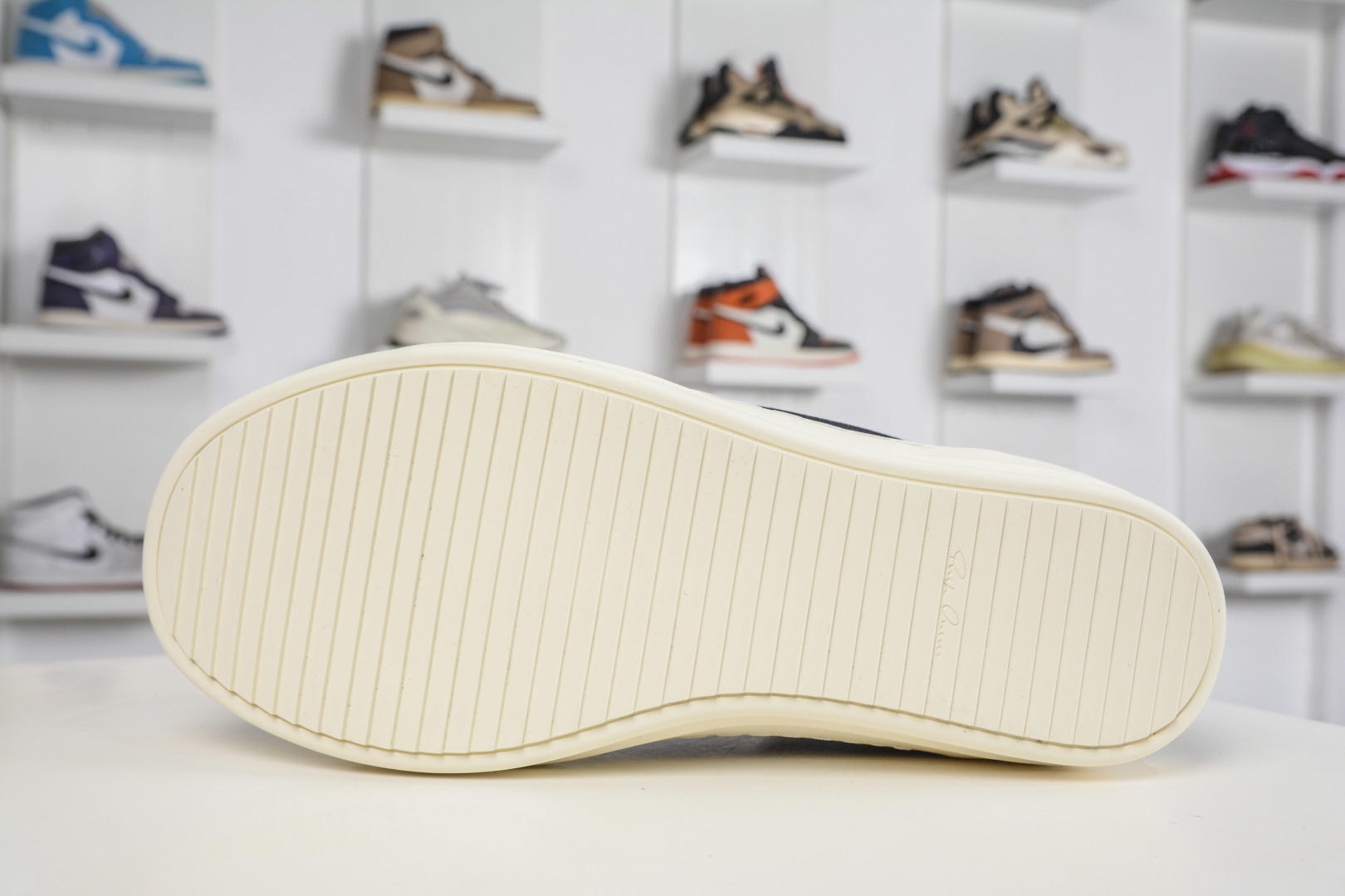 RICK OWENS/RO Hollywood 歐文斯 圓頭系帶低幫板鞋 
尺碼:35 36 37 38 39 40 41 42 43 44 45