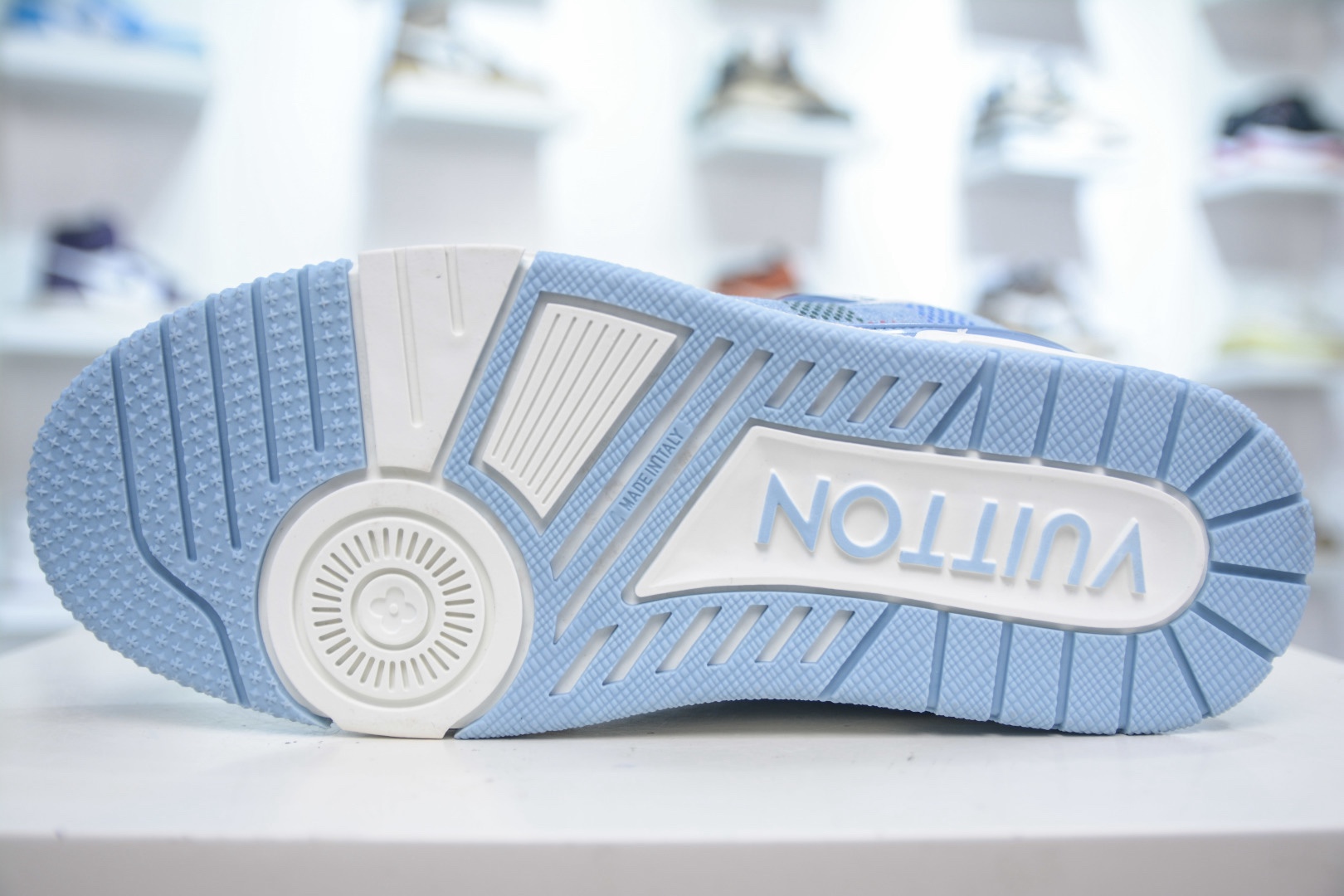 Louis Vuitton Trainer lv時裝走秀運動鞋 
尺碼：36 37 38 39 40 41 42 43 44 45 46
