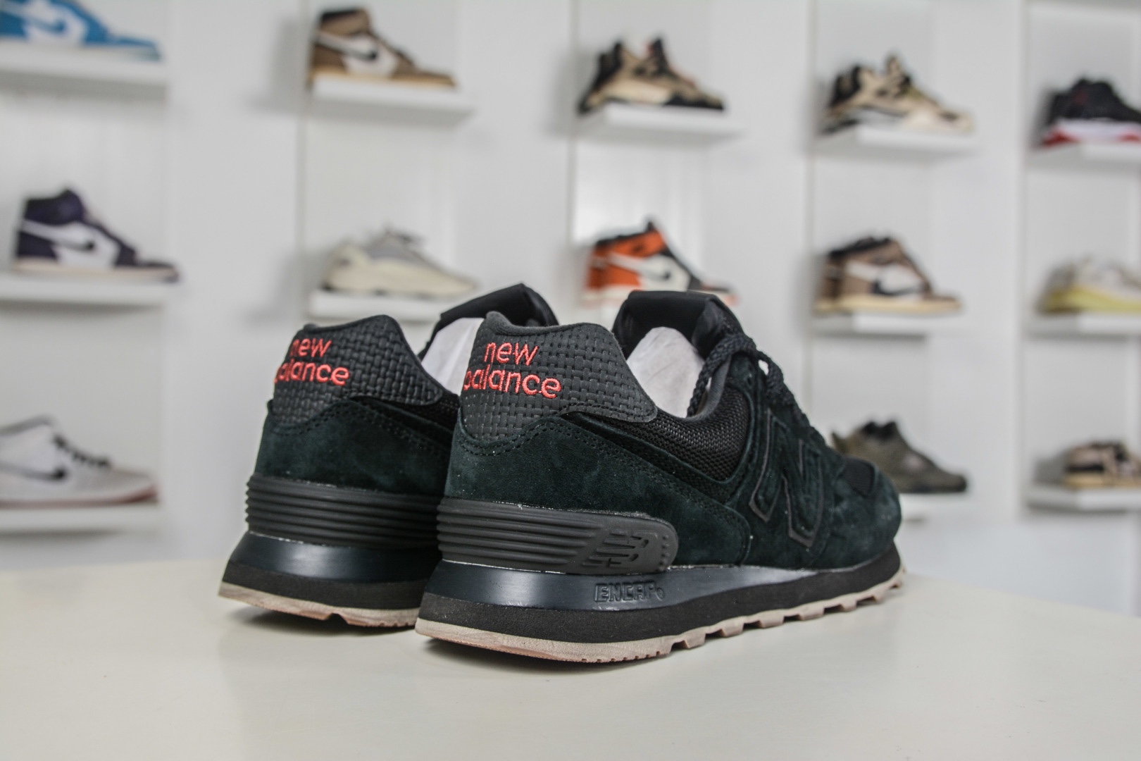 New Balance NB574 低幫復古休閒慢跑鞋 
貨號：U5748HM
Size：36-45