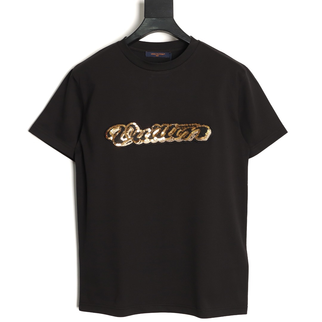 🔝LOUIS VUITTON LV 亮片字母特種刺繡短袖T恤
正品購入，26支雙紗全棉精梳棉220克，1*1索羅娜羅紋280克，特種刺繡，面料酵洗，定制亮片、章仔、商標，合身版型
B Size：S-XL