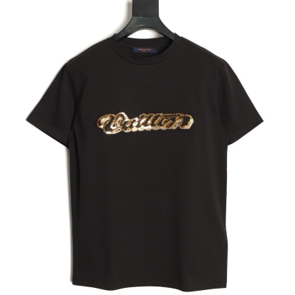 🔝LOUIS VUITTON LV 亮片字母特種刺繡短袖T恤
正品購入，26支雙紗全棉精梳棉220克，1*1索羅娜羅紋280克，特種刺繡，面料酵洗，定制亮片、章仔、商標，合身版型
B Size：S-XL