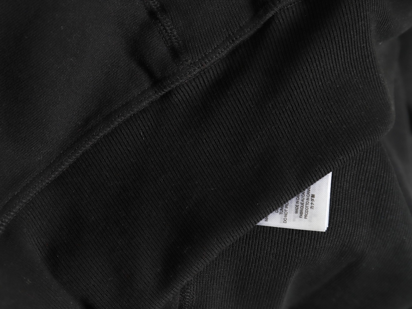 Supreme FW24 WEEK17 Box Logo Hooded Sweatshirt 胸前徽標刺繡logo口袋連帽衛衣帽衫
面料460克 高克重 面布質感強 韌性好 衣服收針處都有打套結（起到加固 久穿不變形 市面普通版本是沒有的哦） 歡迎對比 品質保證
F 尺碼：S M L XL