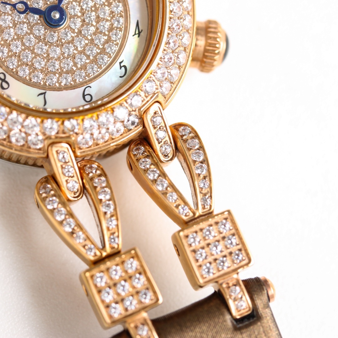 升级版[色]那不勒斯王后系列REINE DE NAPLES[色]高品質女士瑞士石英機芯女表、和機械腕表[色]設計靈感正是來自寶璣大師為那不勒斯王后卡洛琳·繆拉所創制的世界首枚腕表。該系列腕表採用鵝卵形的表殼和機芯，設計獨特，曲線優美，以時尚.優雅的形式表達現代女性的柔美與嫵媚，散髮著濃濃詩意。