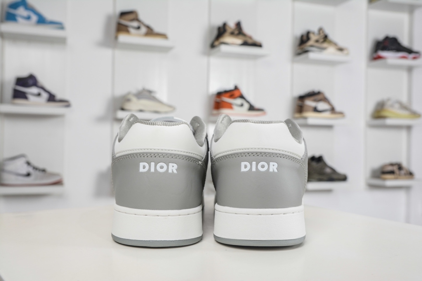 迪奧/Dior B27 Oblique Galaxy Low Top Sneakers B27系列低幫復古真皮百搭運動休閒板鞋 
貨號：3SN272ZIR16536
尺碼：38 39 40 41 42 43 44 45 46