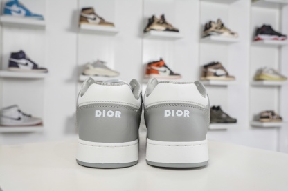迪奧/Dior B27 Oblique Galaxy Low Top Sneakers B27系列低幫復古真皮百搭運動休閒板鞋 
貨號：3SN272ZIR16536
尺碼：38 39 40 41 42 43 44 45 46
