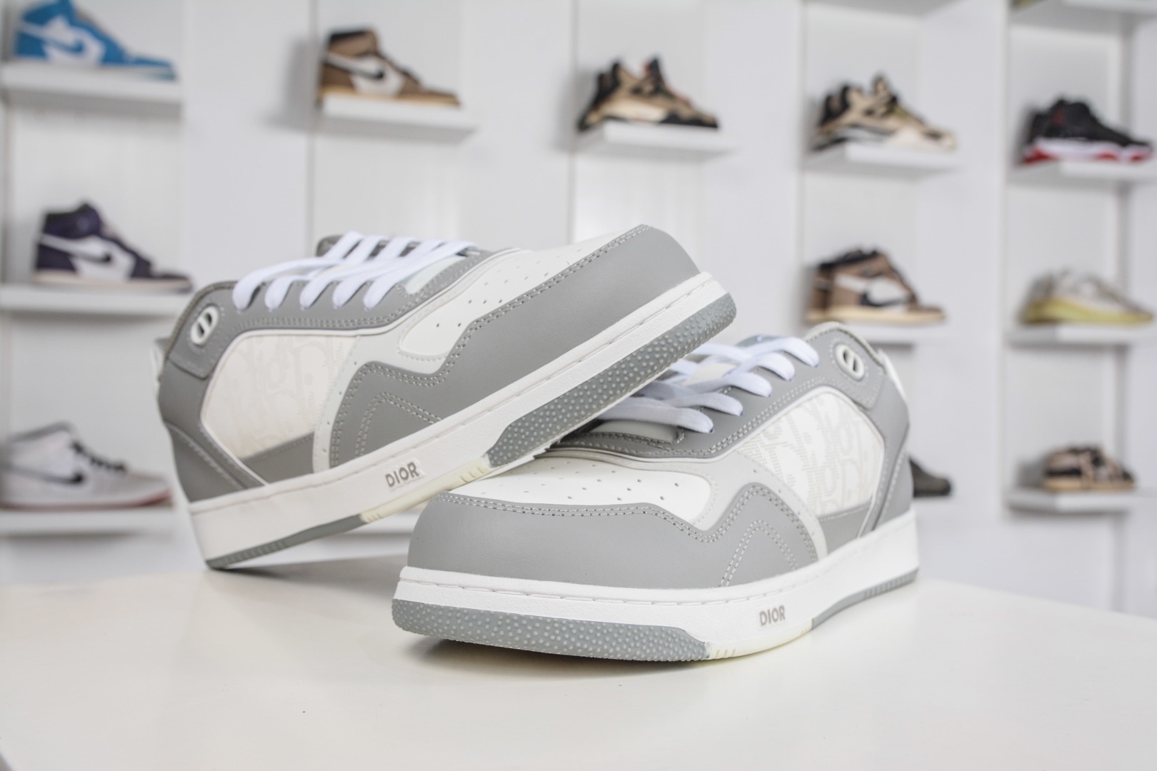 迪奧/Dior B27 Oblique Galaxy Low Top Sneakers B27系列低幫復古真皮百搭運動休閒板鞋 
貨號：3SN272ZIR16536
尺碼：38 39 40 41 42 43 44 45 46