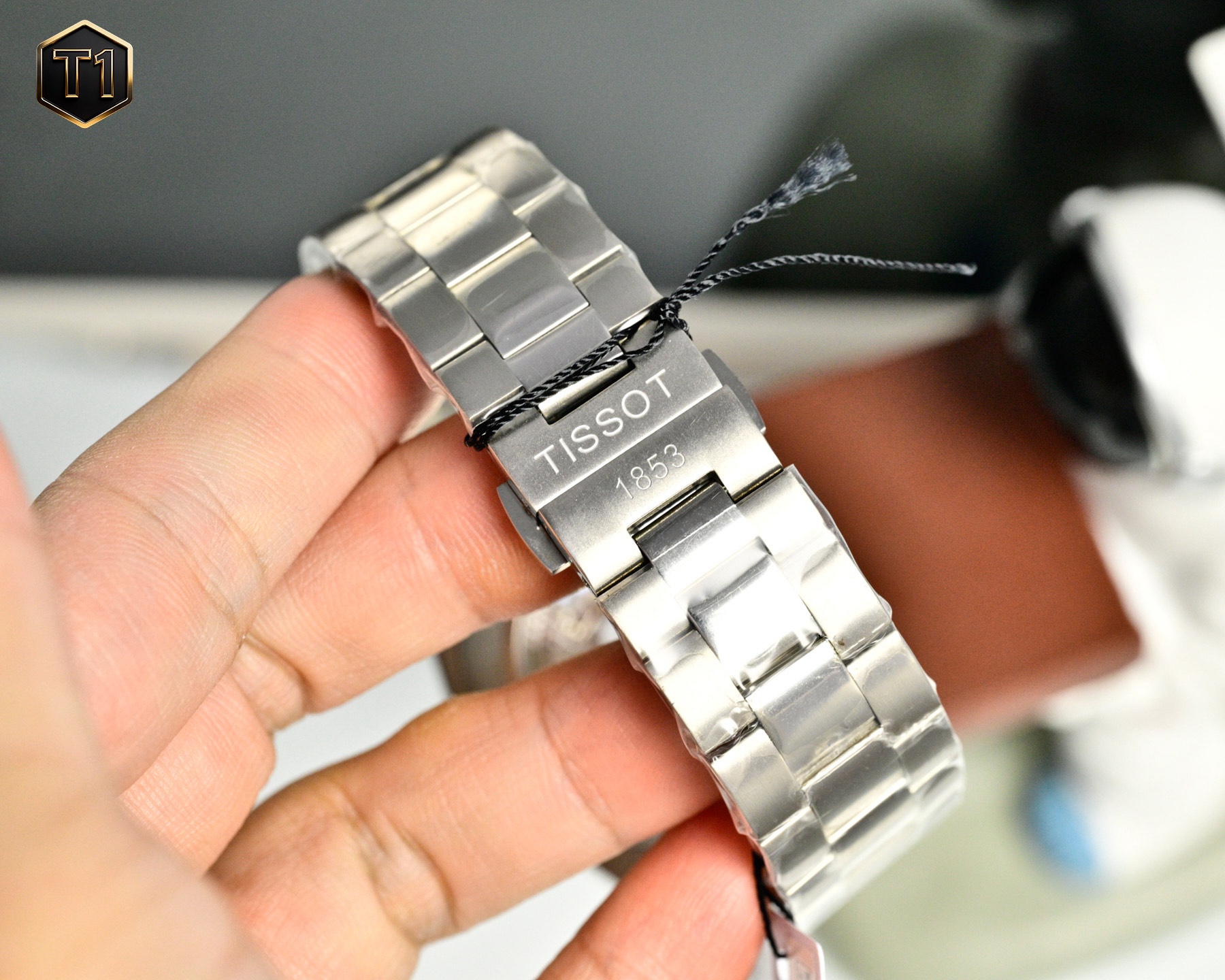 
獨家新款上，天梭T127風度系列男表，😎
搭配c07機械機芯❗️❕極簡主義風格為現代男士，打造時尚硬朗獨特風格，簡約復古優雅的百搭款式面對任何場合，接人張弛有度簡約時標搭配深邃黑盤彰顯低調儒雅風範，錶盤40mm♻️♻️原單三碼合一
商務紳士時尚運動風格皆無拘束。進口藍寶石玻璃精鋼螺紋 ，歡迎下單👌🔥