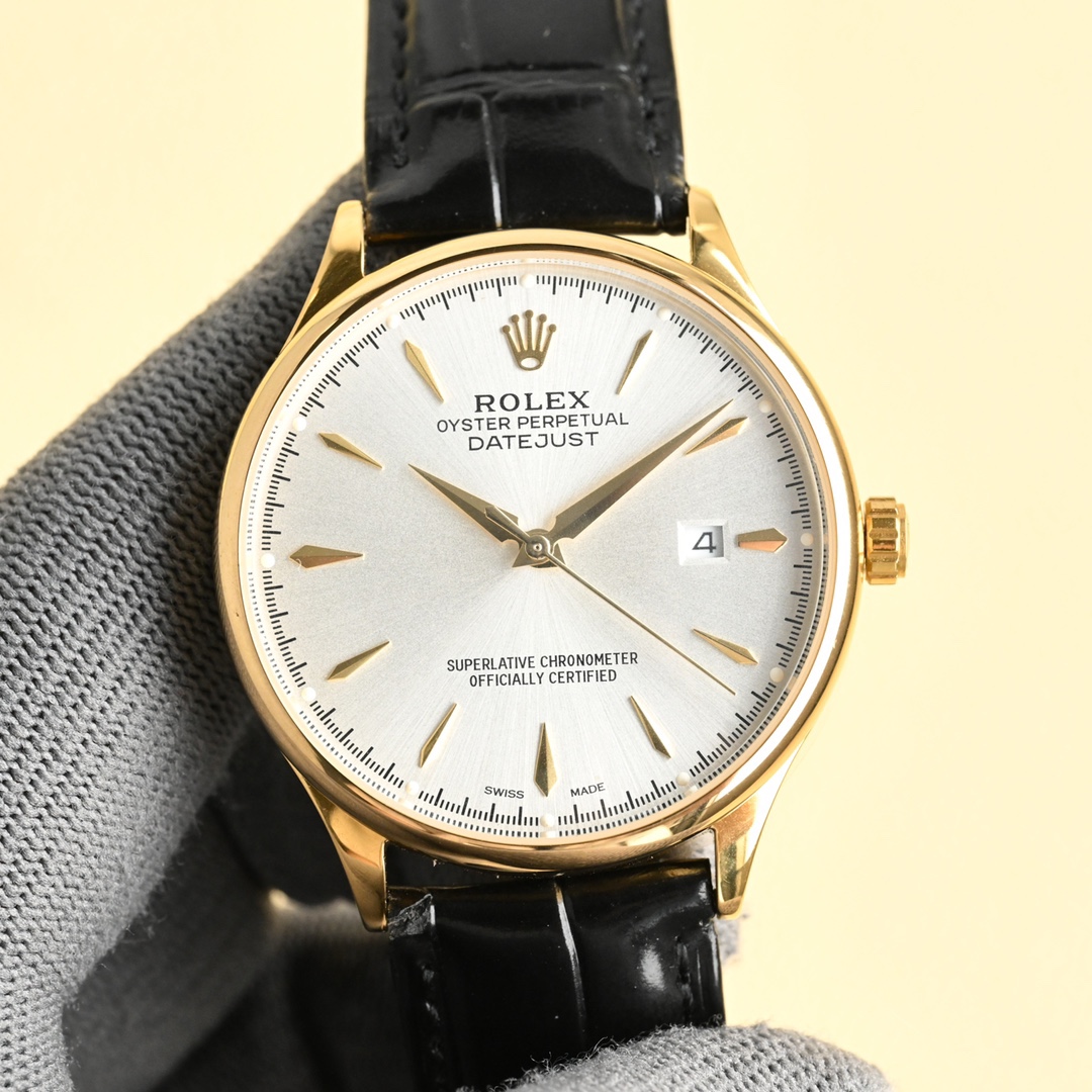 主推勞力士【ROLEX】男士腕表 採用獨特的錶盤設計 搭配而來的是更高檔奢華的勞力士， 初識勞力士必憧憬有朝一日能擁有它，戴上勞力士必順風順水必發達，你值得擁有，歡迎評鑒！！
機芯：搭配全新進口8215西鐵城（零返修） 尺寸：40鏡面：藍寶石玻璃永不刮花 材質：316L精鋼表殼 動力：儲存48小時 防水深度：100米意大利小牛皮帶，原裝針扣！