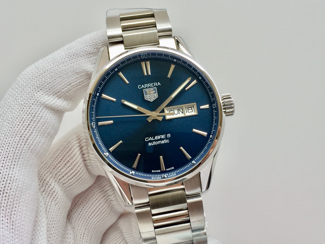 TAG泰格豪雅 卡萊拉系列WAR201A.FC6266 商務休閒款 中英文雙歷腕表 41毫米直徑 搭載2836 自動機械機芯 316L精鋼可配真皮錶帶 原裝折疊扣。