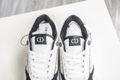 迪奧 B27休閒運動鞋 延續 Dior的經典款式B27 
尺碼：39 40 41 42 43 44 45