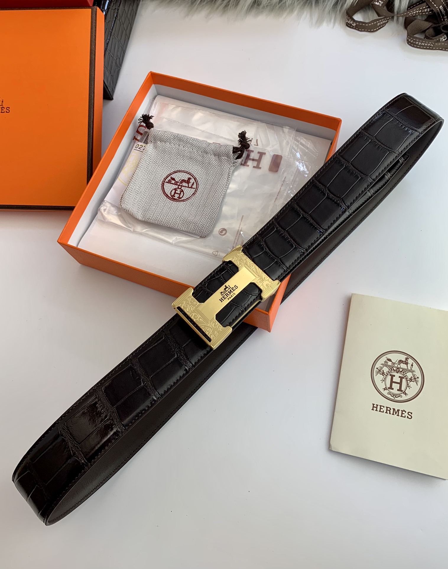 H家】  原單專櫃款腰帶，進口鰐魚紋咖啡色 腰帶，內襯頭層小牛皮，寬度3.8cm，搭配專櫃新款鋼扣.工藝精湛、手感柔軟、細膩，高端定制，經典之作.