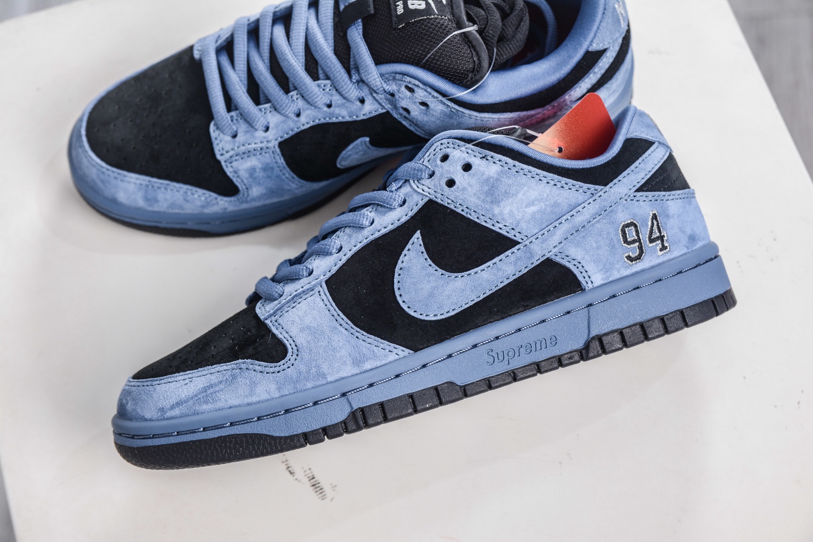 Supreme x Nk Dunk SB Dunk Low 聯名美國限定黑藍 
貨號:HQ8487 400
SIZE：36 36.5 37.5 38 38.5 39 40 40.5 41 42 42.5 43 44 44.5 45 46