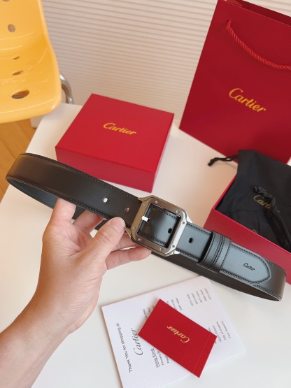 
Cartier（卡地亚）凭借匠心杰作展现与众不同的美感，融合精湛工艺与经典设计，演绎隽永风格；潇洒不羁，果敢独立！此款式易搭配服饰；休闲正装两相宜。皮带宽度：35mm