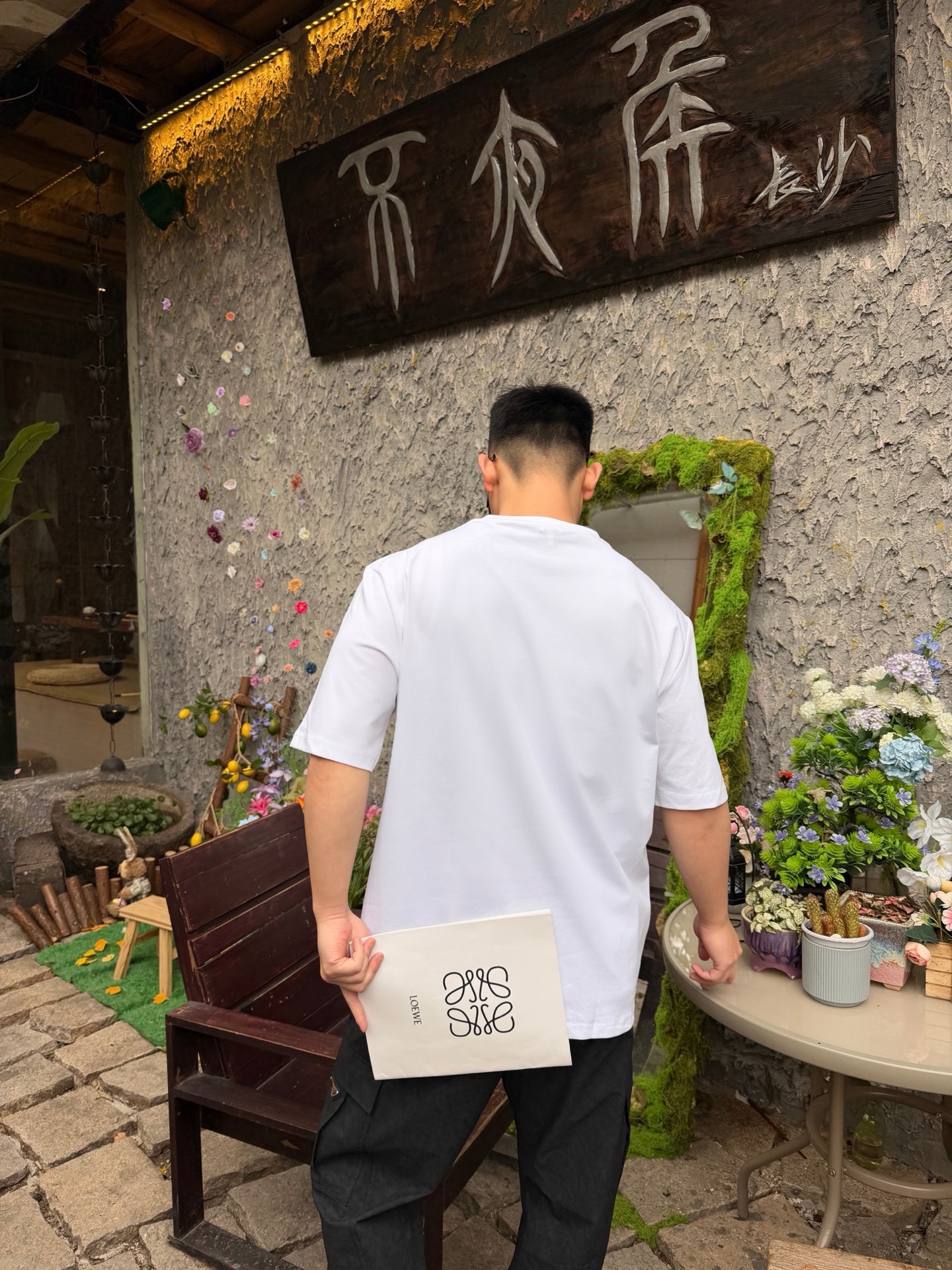 🔝LOEWE X LOUIS WAIN 羅意威 貓咪刺繡短袖T恤
定制緞光精密超柔錦棉，採用進口機刺繡工藝，精度高，線條流暢而細膩，面料都經過澆洗，手感質感更佳，不易變形，不易縮水，不易褪色，寬松版型
B Size：S-XL