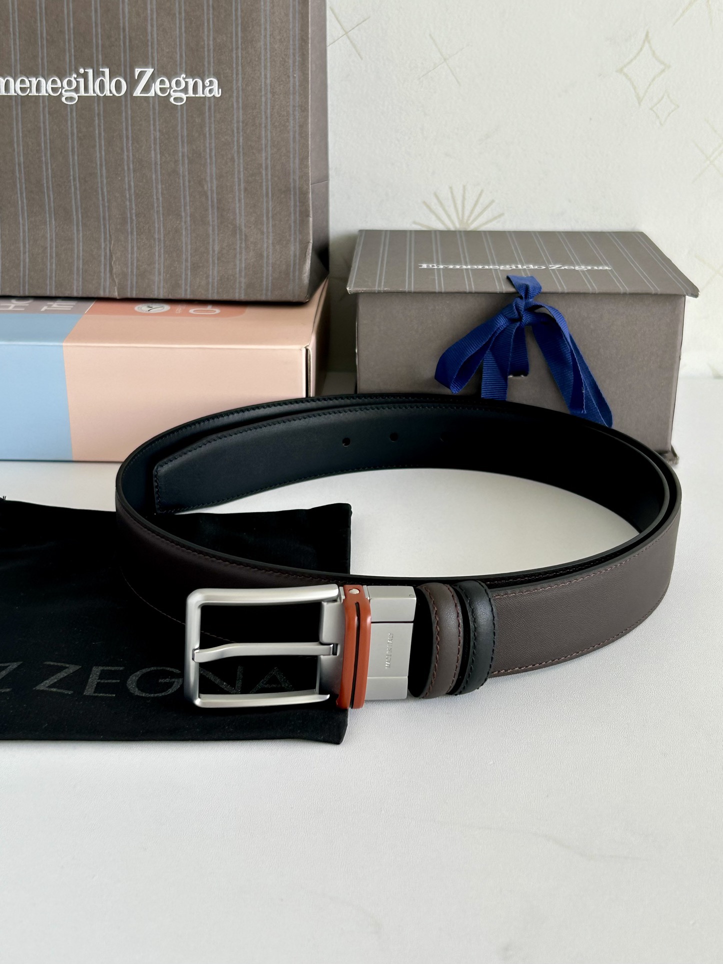 傑尼亞【Zegna】何謂當代男士 活動造型 系列，新款純銅旋轉針扣，雙面可用 隨心搭配，寬3.5cm，男士風尚的全新概念.