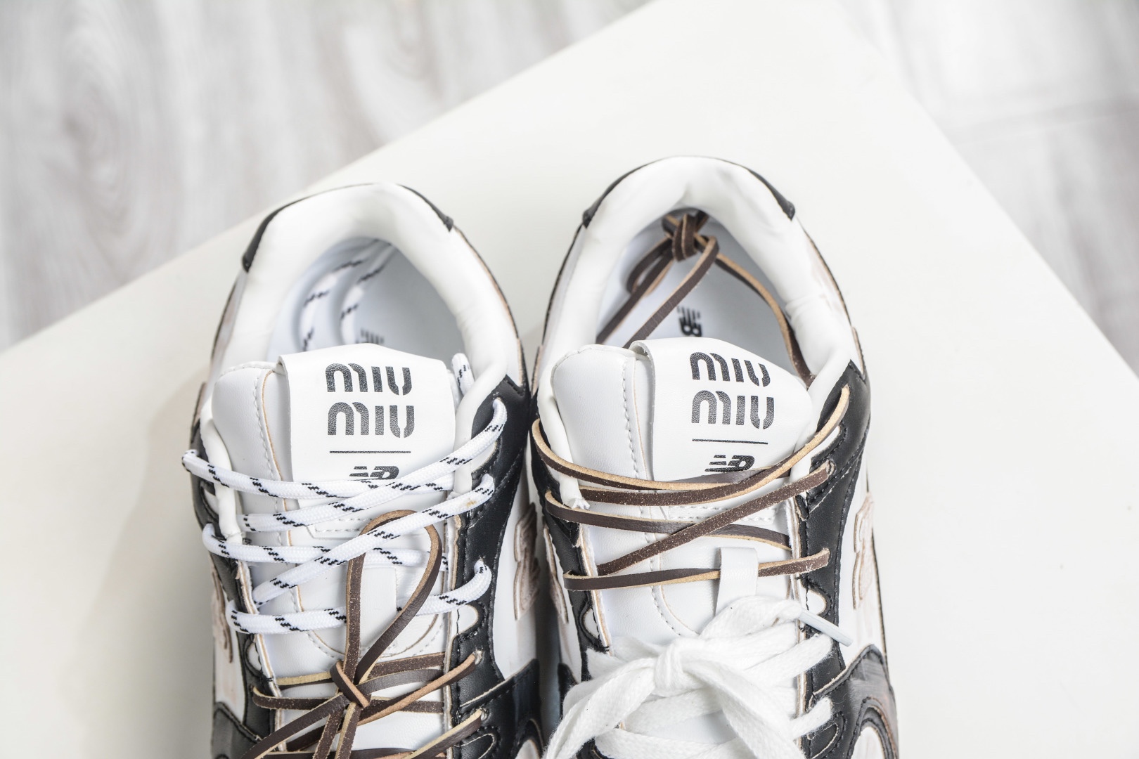 Miu Miu x New Balance聯名款運動鞋 New Balance 530 學院少女風 
尺碼：36 37 37.5 38 38.5 39.5 40 40.5 41.5 42 42.5 43 44 44.5 45