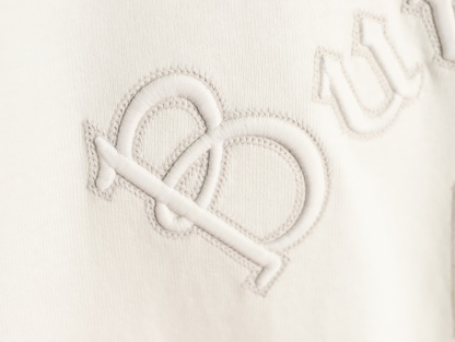 🔝BURBERRY巴寶莉BBR 哥特體刺繡短袖T恤
正品購入，100%洗後維斯棉235克，舒彈羅紋285克，進口刺繡，面料酵洗，定制1：1商標，寬松版型
B Size：S-XL