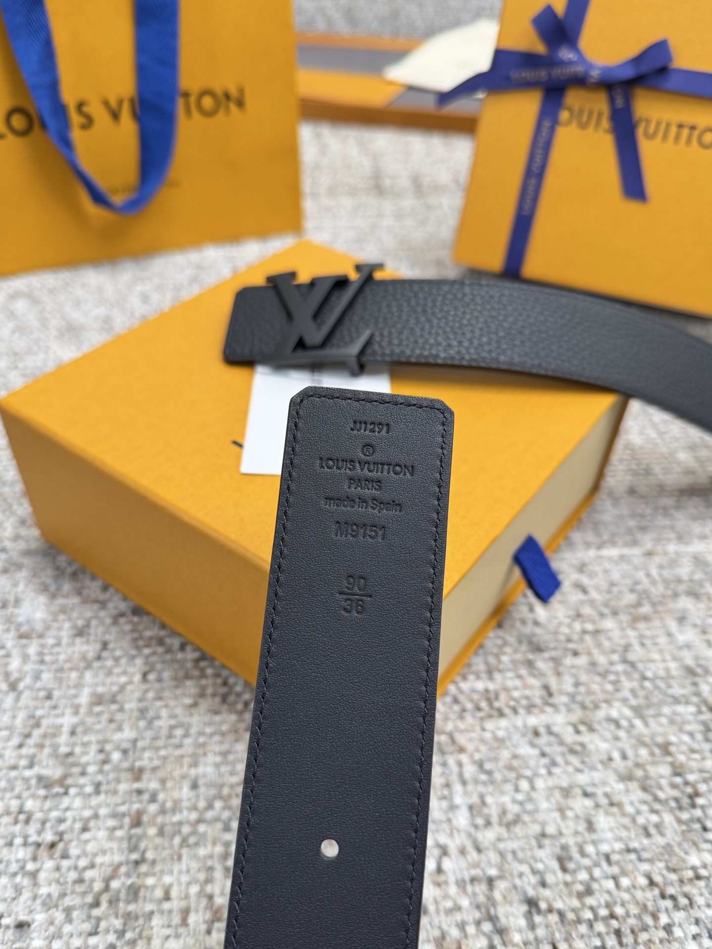 
Louis Vuitton LV腰带 荔枝纹皮底系列 原厂五金 精致手工绘边 柔软舒适 宽4.0