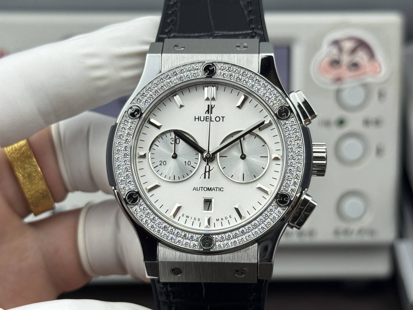 （实拍圖）升級版宇舶hublot恆寶表經典融合CLASSIC FUSION系列，直徑45mm，表殼316L精鋼，耐磨藍寶石玻璃，施華洛世奇鑽石鑲嵌，進口搭載進口7750多巧能計時機芯，還原原裝所有功能，在不同的時空共鳴，如繪畫，如音樂，如時計，獨一無二的HUBLOT最配獨一無二的他，經典融合計時腕表。
