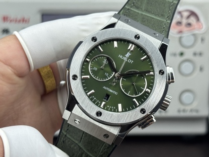 （实拍圖）升級版宇舶hublot恆寶表經典融合CLASSIC FUSION系列，直徑45mm，表殼316L精鋼，耐磨藍寶石玻璃，施華洛世奇鑽石鑲嵌，進口搭載進口7750多巧能計時機芯，還原原裝所有功能，在不同的時空共鳴，如繪畫，如音樂，如時計，獨一無二的HUBLOT最配獨一無二的他，經典融合計時腕表。