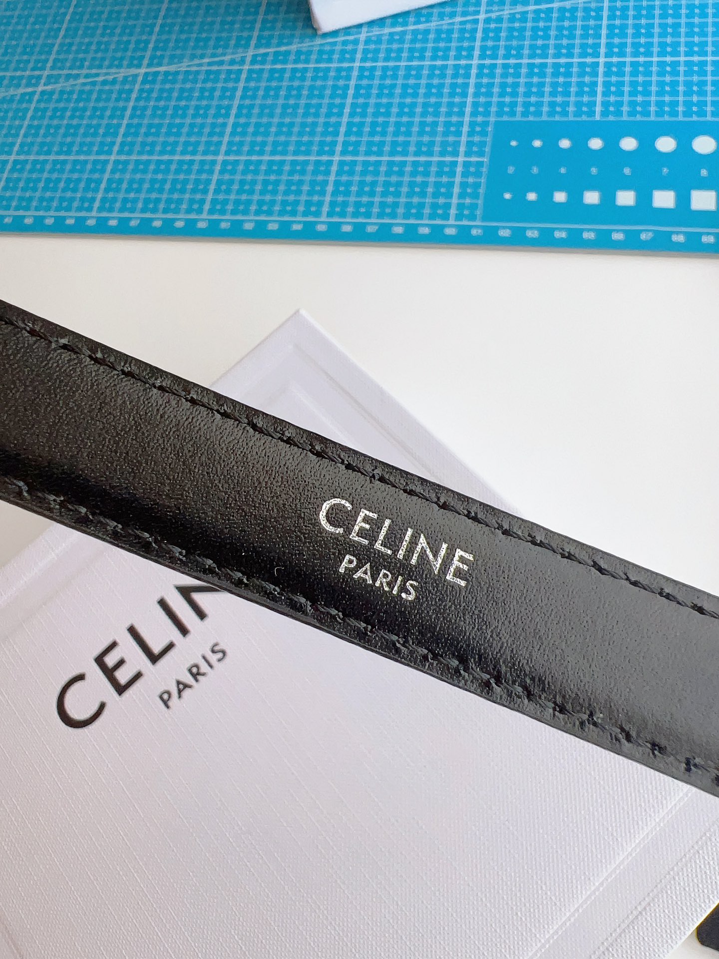 《CELINE》賽琳皮帶 celine 腰帶寬度1.8cm 超火凱旋門手感柔軟細膩，上身效果超級好看。非常顯腰線型，時尚必備神器