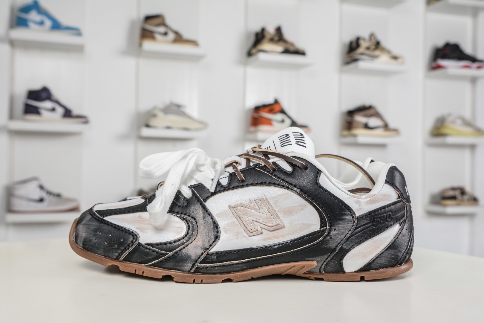 Miu Miu x New Balance聯名款運動鞋 New Balance 530 學院少女風 
尺碼：36 37 37.5 38 38.5 39.5 40 40.5 41.5 42 42.5 43 44 44.5 45