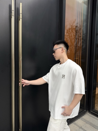 🔝HERMES愛瑪仕 真皮H字貼片短袖T恤正品購入，21支洗後維斯棉190克，1*1羅紋230克，面料拼接，模板刺繡，定制1：1真皮皮標，定制1：1商標，寬松版型
B Size：S-XL