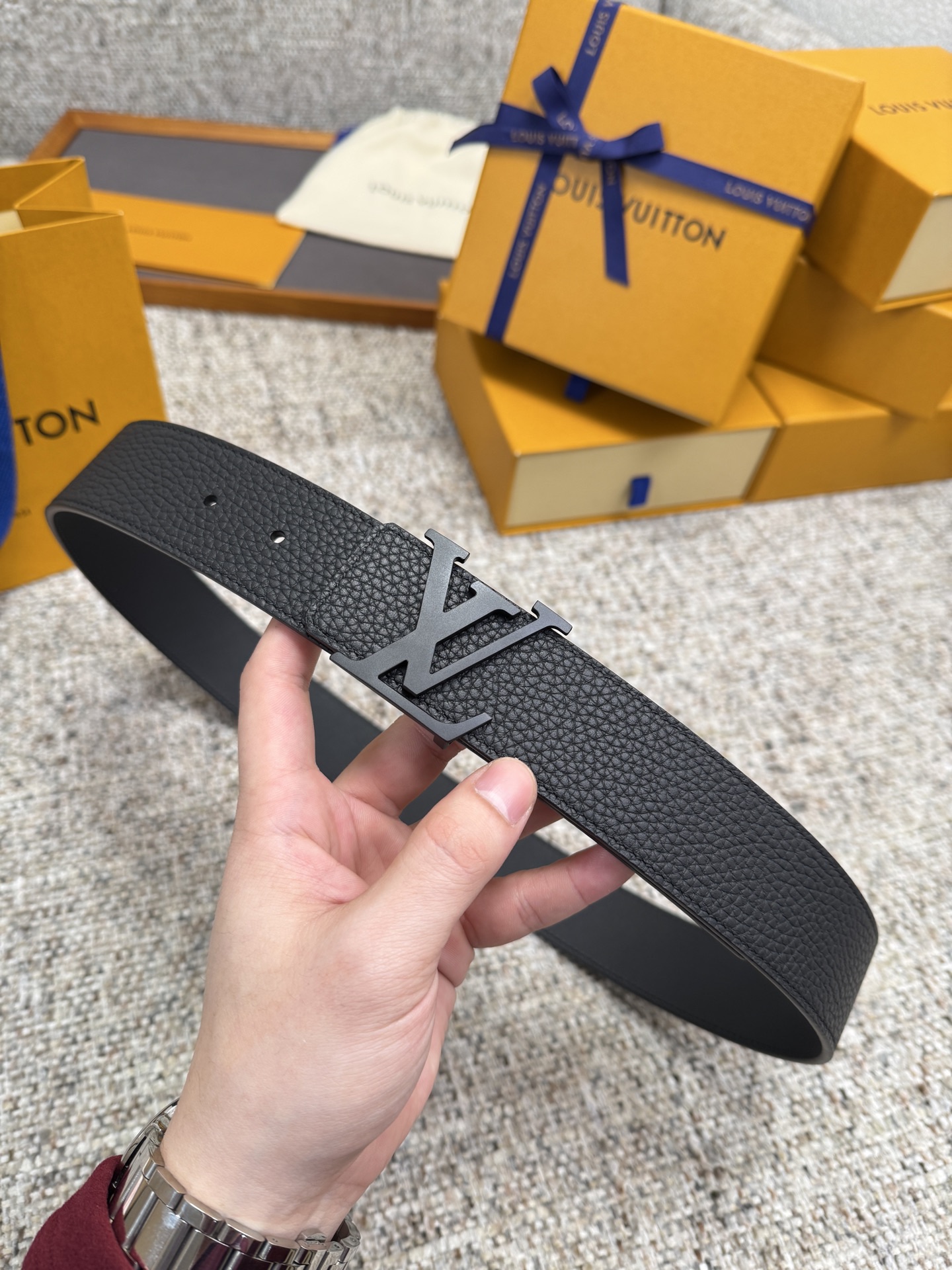 
Louis Vuitton LV腰带 荔枝纹皮底系列 原厂五金 精致手工绘边 柔软舒适 宽4.0