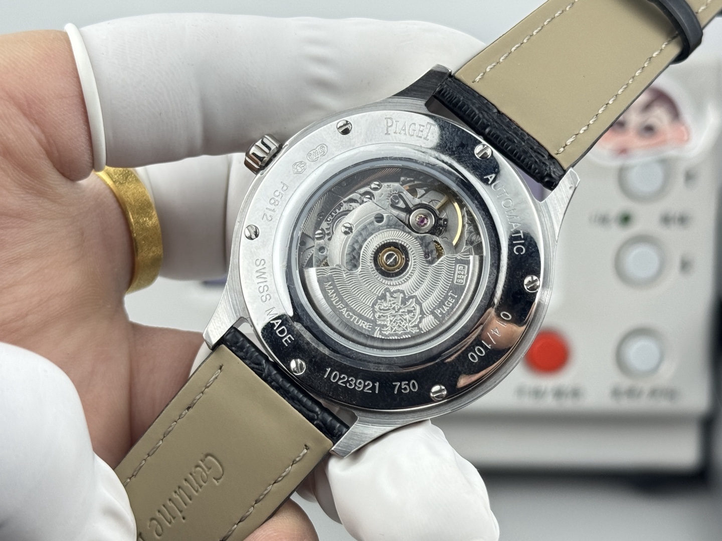 
最新推出男士款”
熱賣款🔥🔥🔥！方形殼—在推出新面孔—更別緻—更有型—經典
品牌：伯爵(方正卓絕 精緻之作）爆賣款🎉🎉🎉
類型：精緻款男士腕表（卓越）有轉必賣
錶帶：真牛皮&316L錶帶（舒適）大氣磅礡
機芯：超頂級機械2824機芯（穩定）
材料：礦物質超強鏡面（耐磨）
大氣風範 無限渴望 特別創意 載譽上市
尺寸：直徑42mm厚10mm榮譽
新款上市！歡迎轉載！