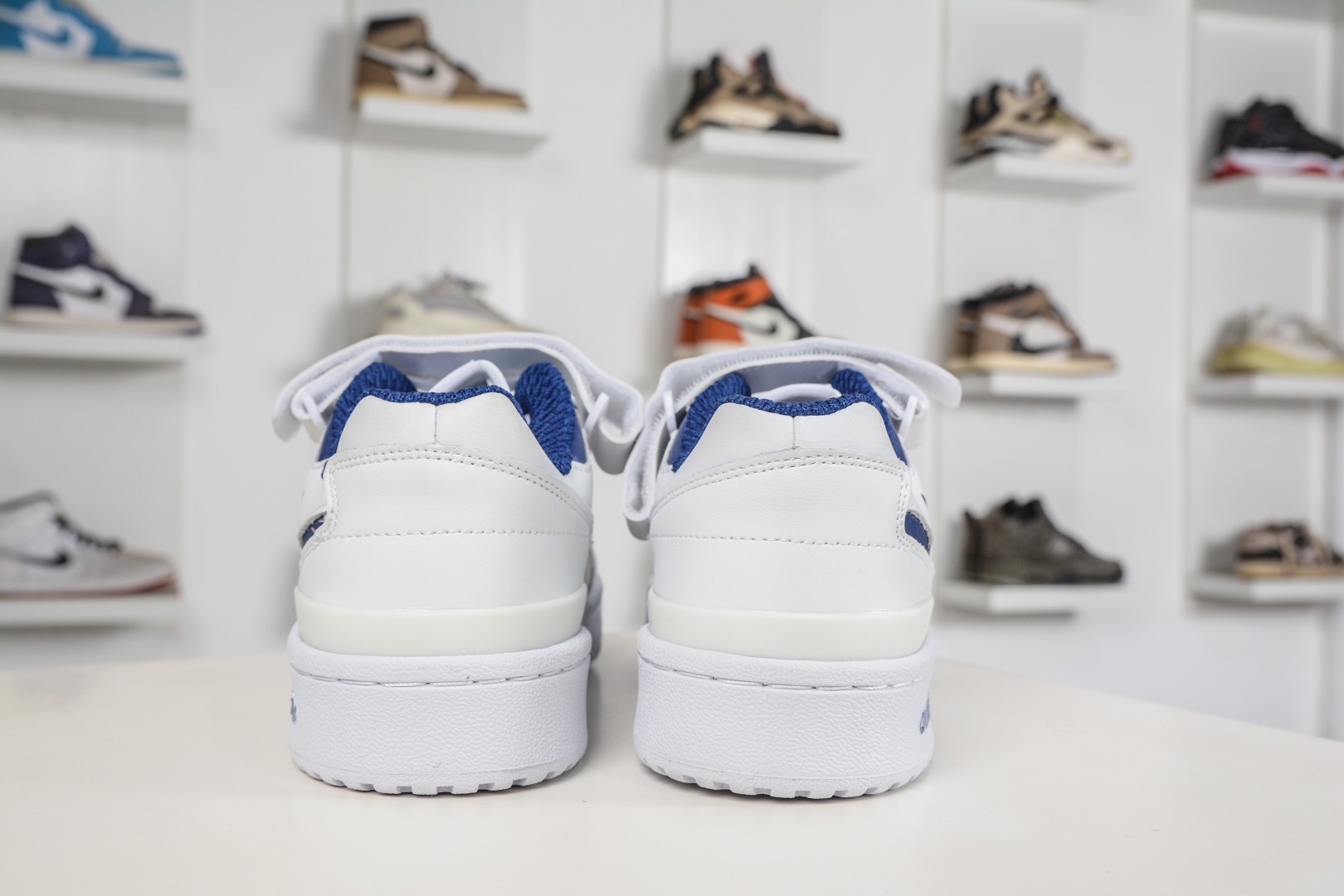 adidas Originals Forum 低幫百搭潮流休閒運動板鞋  
貨號：FZ6296
尺碼：36 36.5 37 38 38.5 39 40 40.5 41 42 42.5 43 44 45