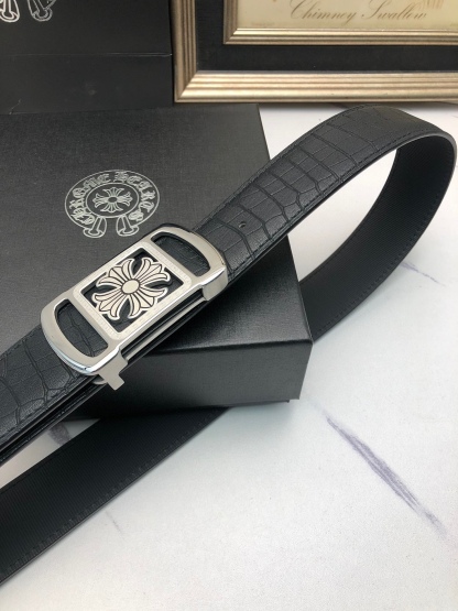 克羅星：原單頭層牛皮燙印花紋面，內襯頭層小牛皮底，搭配原單自動扣，可裁剪的自動帶，此款腰帶面雙採用意大利原定廠制進口牛皮帶身 ，對專版櫃足寬3.5