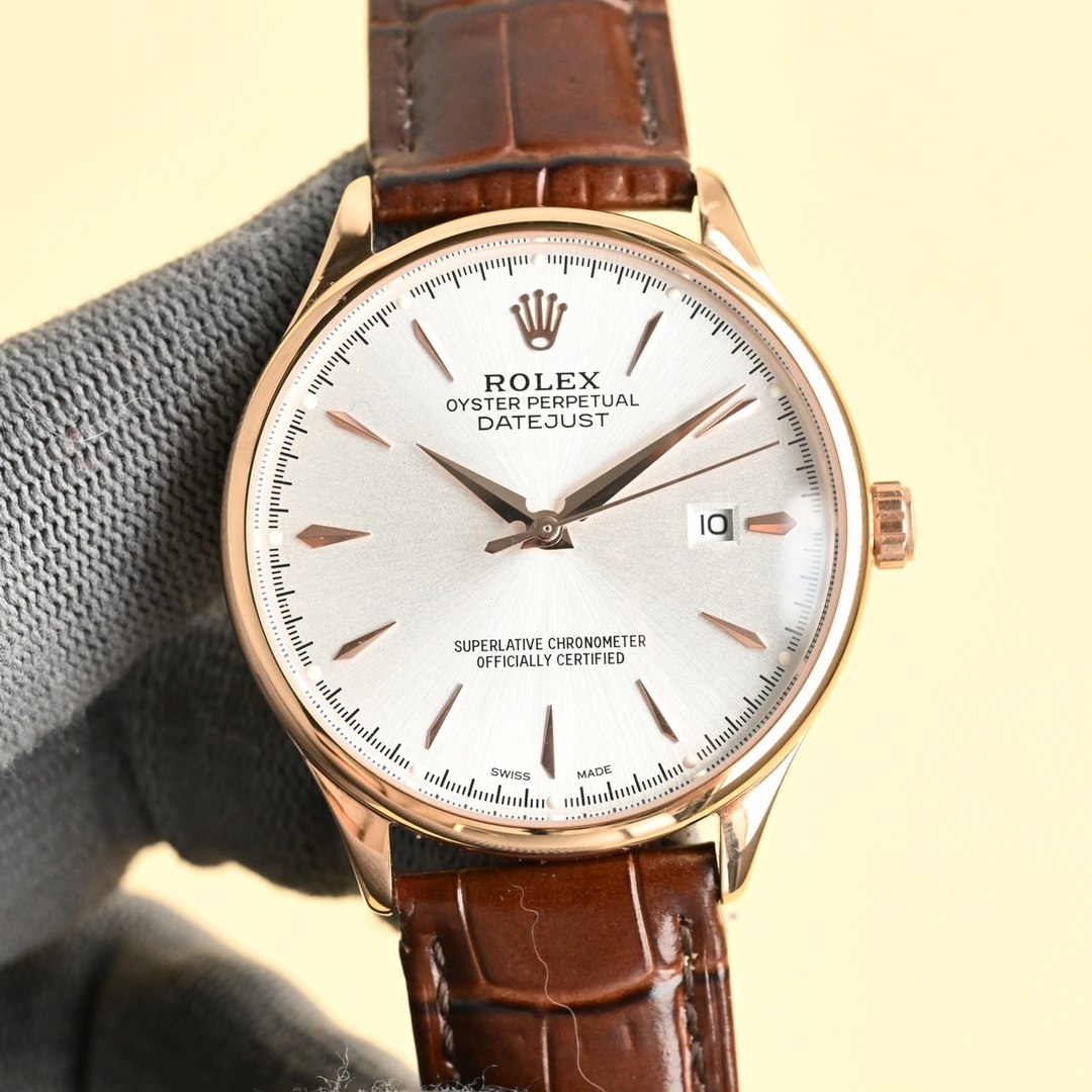 爆款主推勞力士【ROLEX】男士腕表 採用獨特的錶盤設計 搭配而來的是更高檔奢華的勞力士， 初識勞力士必憧憬有朝一日能擁有它，戴上勞力士必順風順水必發達，你值得擁有，歡迎評鑒！！
機芯：搭配全新進口8215西鐵城（零返修） 尺寸：40鏡面：藍寶石玻璃永不刮花 材質：316L精鋼表殼 動力：儲存48小時 防水深度：100米意大利小牛皮帶，原裝針扣！