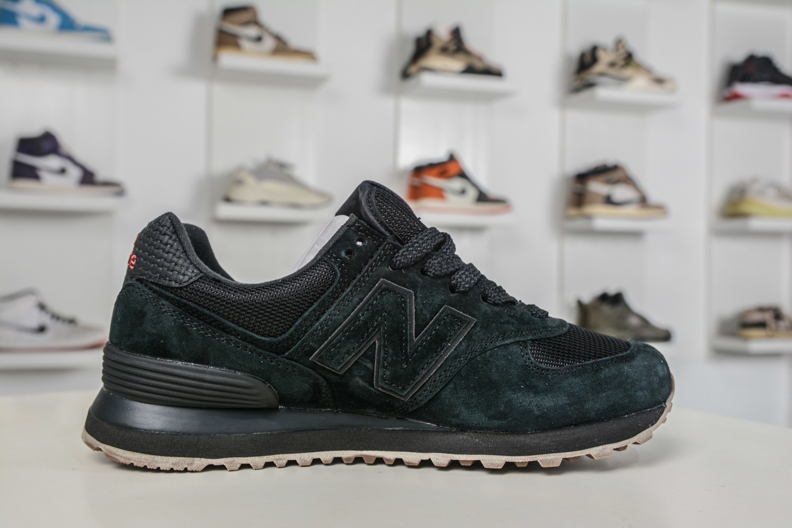 New Balance NB574 低幫復古休閒慢跑鞋 
貨號：U5748HM
Size：36-45