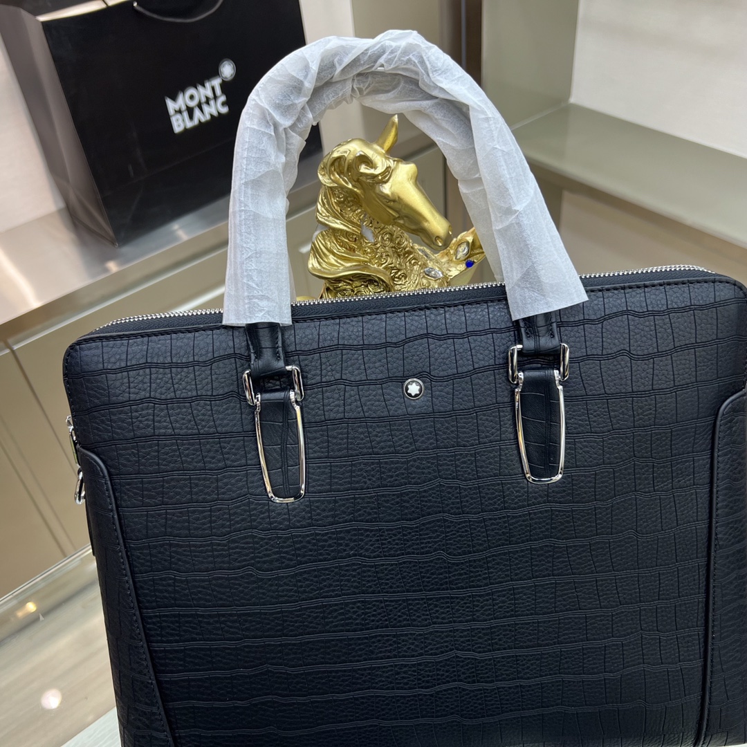 最新款來襲👏👏Montblanc International（萬寶龍）💯💯公文包，進口頂級頭層原版鰐魚紋牛皮  手感舒適 皮質超柔 簡單大氣的logo 高端休閒版型 品質氣質同步而行✅型號：66340-1   尺寸：39-7-28