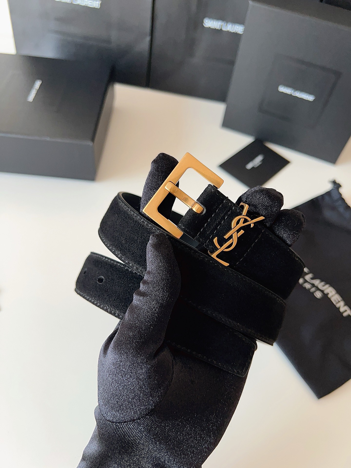 
ysl聖羅蘭2026女士新款腰帶，冬季爆款絨面原版皮，方形搭扣配以ysl標識腰帶環，女士冬季必備款，寬度3.0cm