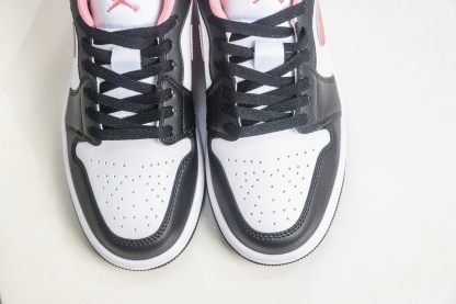 Air Jordan 1 Low 白黑粉  AJ1 低幫休閒板鞋
貨號: 553560 025
Size： 36 36.5 37.5 38 38.5 39 40