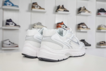 NK Air Zoom Vomero 20 經典復古潮流運動跑鞋 
貨號：HF0735 006
SIZE：36 36.5 37.5 38 38.5 39 40 40.5 41 42 42.5 43 44 45