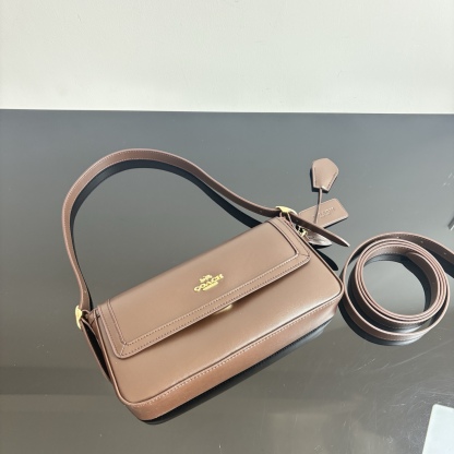 
【新品】COACH/蔻馳奧萊女士ETTA25號翻蓋單肩包腋下包高級通勤 CCV63尺寸25*13.5*6