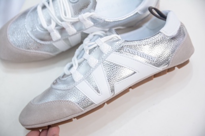 
LOUIS VUITTON lv Sneakerina 2025早春發佈新款德訓鞋芭蕾舞鞋
尺碼：35-44