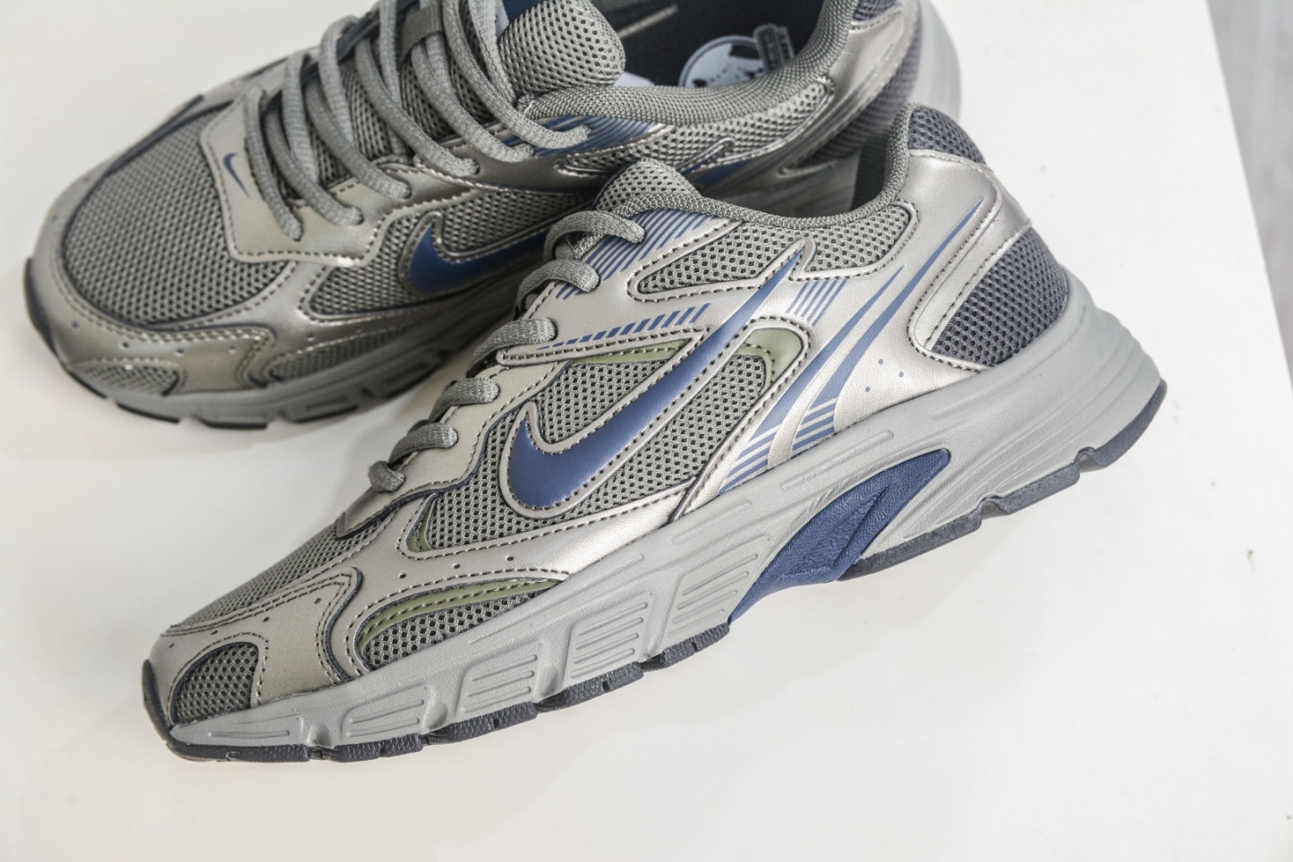 NK Air Zoom Vomero 20 經典復古潮流運動跑鞋 
貨號：HF0458 003
SIZE：36 36.5 37.5 38 38.5 39 40 40.5 41 42 42.5 43 44 45